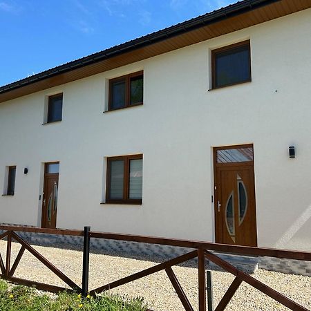 Styry Pory Roku Apartment Gron Exterior photo